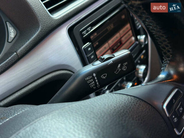 Білий Фольксваген Пассат, об'ємом двигуна 2.5 л та пробігом 277 тис. км за 9440 $, фото 13 на Automoto.ua