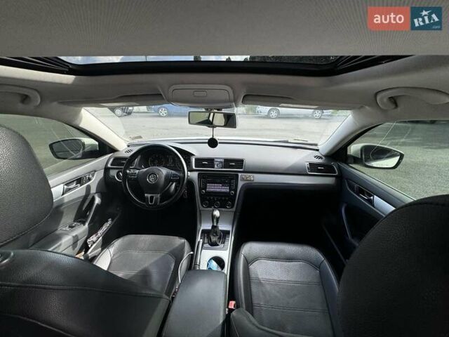 Белый Фольксваген Пассат, объемом двигателя 2.5 л и пробегом 270 тыс. км за 8799 $, фото 24 на Automoto.ua