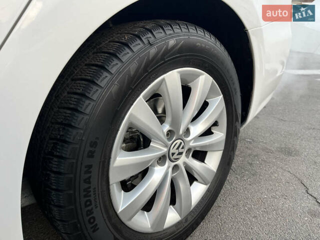 Білий Фольксваген Пассат, об'ємом двигуна 2.5 л та пробігом 322 тис. км за 9999 $, фото 16 на Automoto.ua
