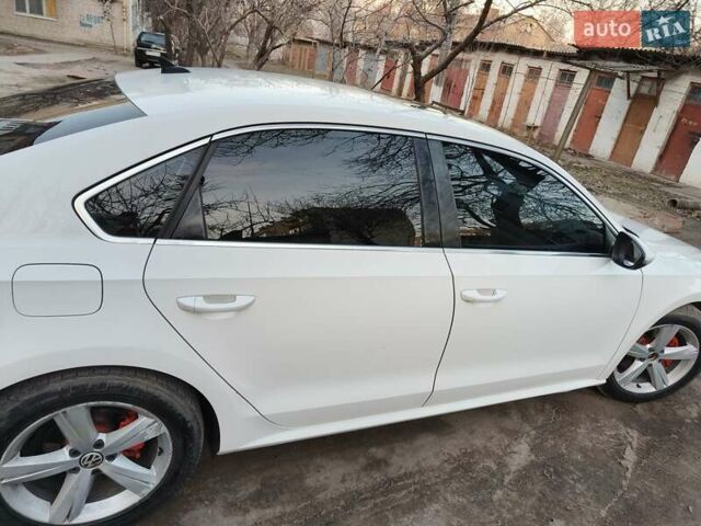 Белый Фольксваген Пассат, объемом двигателя 2.5 л и пробегом 375 тыс. км за 8000 $, фото 4 на Automoto.ua