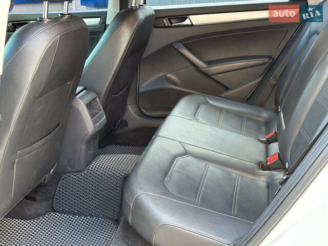 Білий Фольксваген Пассат, об'ємом двигуна 2.5 л та пробігом 277 тис. км за 9440 $, фото 15 на Automoto.ua