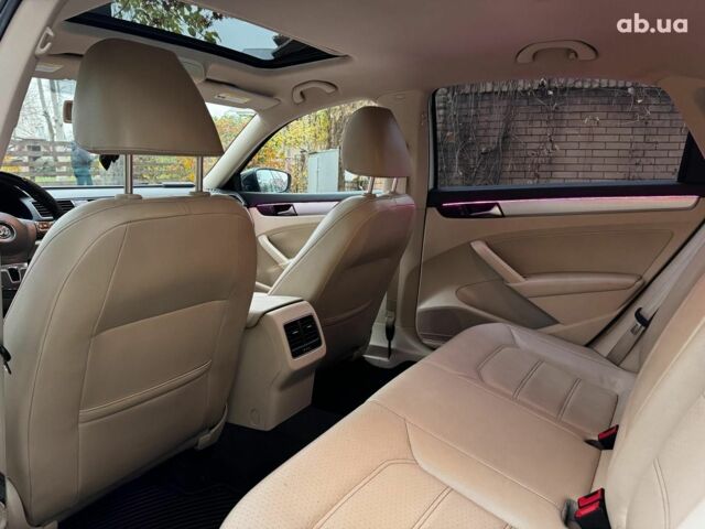 Белый Фольксваген Пассат, объемом двигателя 2.5 л и пробегом 190 тыс. км за 10790 $, фото 26 на Automoto.ua