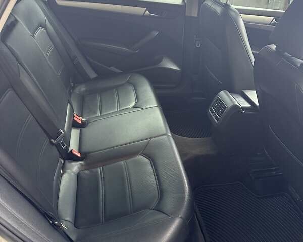 Белый Фольксваген Пассат, объемом двигателя 2.5 л и пробегом 270 тыс. км за 8799 $, фото 19 на Automoto.ua