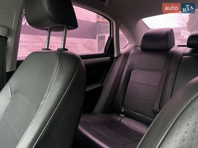 Белый Фольксваген Пассат, объемом двигателя 2.48 л и пробегом 213 тыс. км за 9400 $, фото 17 на Automoto.ua