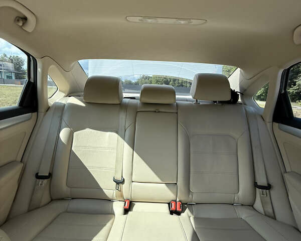 Білий Фольксваген Пассат, об'ємом двигуна 2.5 л та пробігом 209 тис. км за 10900 $, фото 9 на Automoto.ua