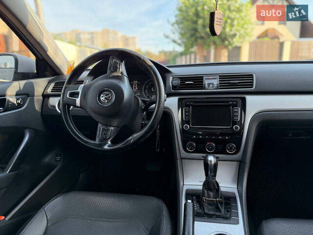 Белый Фольксваген Пассат, объемом двигателя 2.5 л и пробегом 250 тыс. км за 10000 $, фото 3 на Automoto.ua