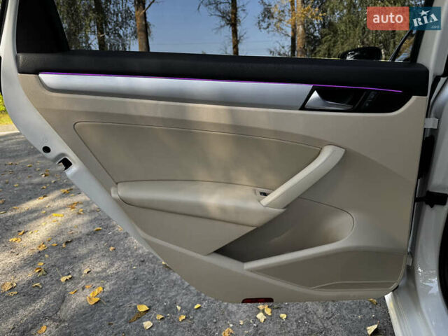 Белый Фольксваген Пассат, объемом двигателя 2.5 л и пробегом 188 тыс. км за 10990 $, фото 15 на Automoto.ua