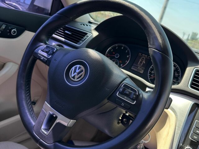 Белый Фольксваген Пассат, объемом двигателя 2.5 л и пробегом 247 тыс. км за 9200 $, фото 11 на Automoto.ua