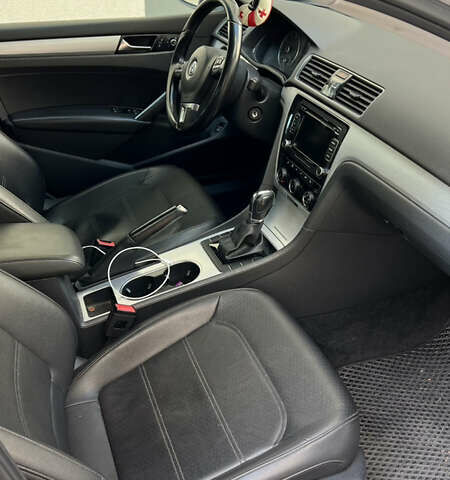 Белый Фольксваген Пассат, объемом двигателя 2.5 л и пробегом 201 тыс. км за 10300 $, фото 7 на Automoto.ua