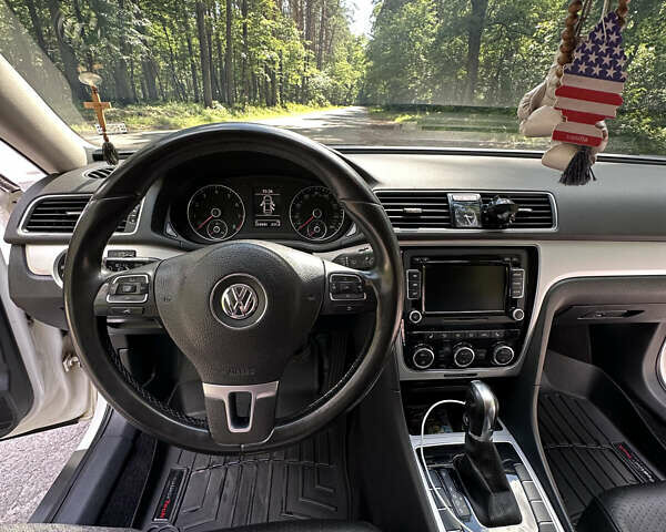 Белый Фольксваген Пассат, объемом двигателя 2.5 л и пробегом 264 тыс. км за 10950 $, фото 15 на Automoto.ua