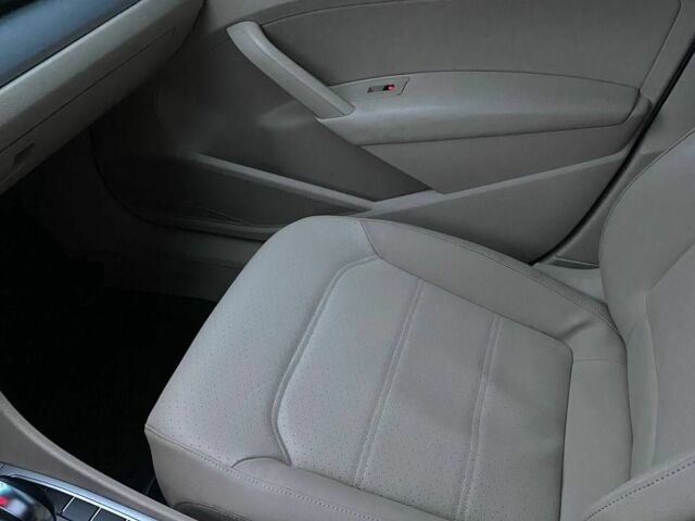 Білий Фольксваген Пассат, об'ємом двигуна 2 л та пробігом 289 тис. км за 11500 $, фото 3 на Automoto.ua