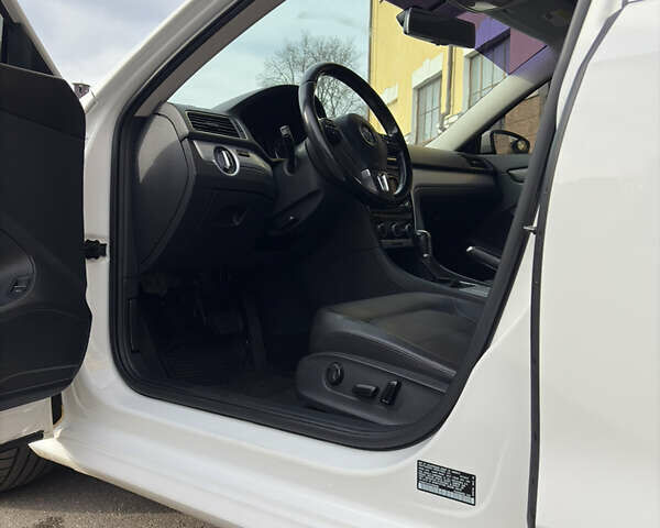 Білий Фольксваген Пассат, об'ємом двигуна 2.48 л та пробігом 237 тис. км за 9500 $, фото 18 на Automoto.ua