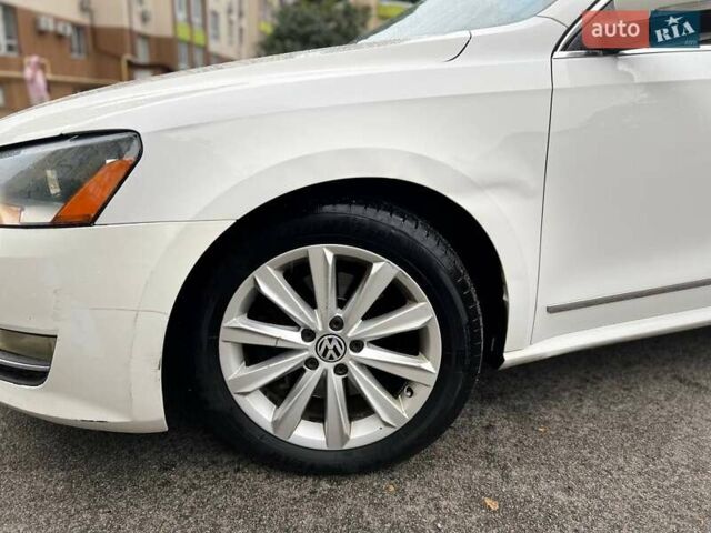 Білий Фольксваген Пассат, об'ємом двигуна 2.48 л та пробігом 217 тис. км за 9400 $, фото 3 на Automoto.ua
