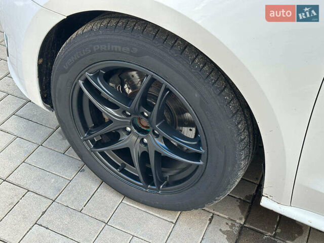 Білий Фольксваген Пассат, об'ємом двигуна 2.5 л та пробігом 277 тис. км за 9440 $, фото 6 на Automoto.ua