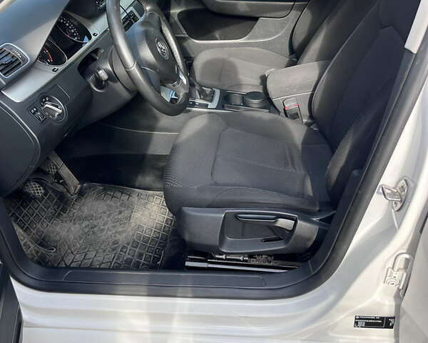 Белый Фольксваген Пассат, объемом двигателя 1.8 л и пробегом 143 тыс. км за 10500 $, фото 12 на Automoto.ua