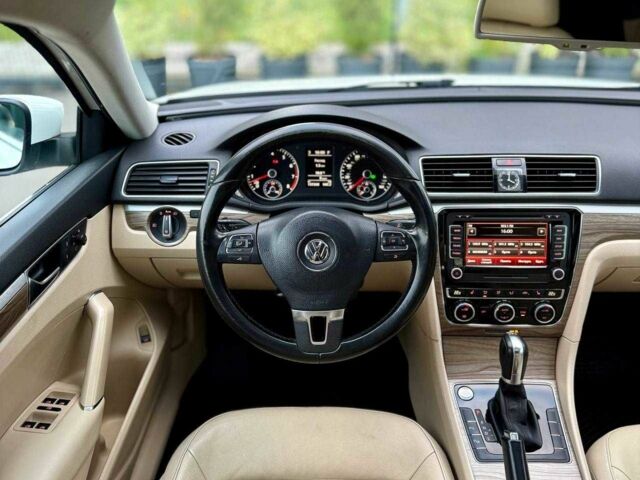 Фольксваген Пассат 2012 в Киеве на Automoto.ua Белый Фольксваген Пассат, объемом двигателя 3.6 л и пробегом 137 тыс. км за 10900 $, фото 12 на Automoto.ua