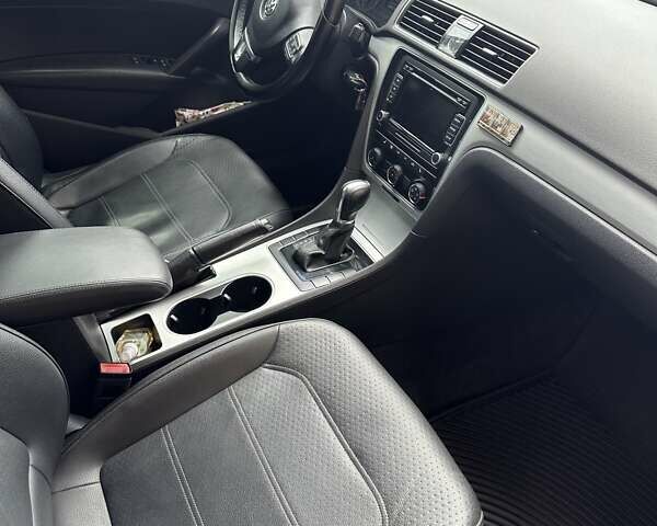 Белый Фольксваген Пассат, объемом двигателя 2.5 л и пробегом 270 тыс. км за 8799 $, фото 17 на Automoto.ua