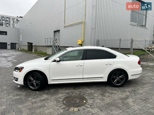 Белый Фольксваген Пассат, объемом двигателя 3.6 л и пробегом 136 тыс. км за 10000 $, фото 1 на Automoto.ua