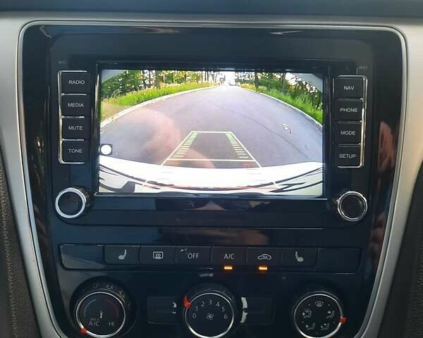 Білий Фольксваген Пассат, об'ємом двигуна 2.5 л та пробігом 195 тис. км за 10000 $, фото 5 на Automoto.ua