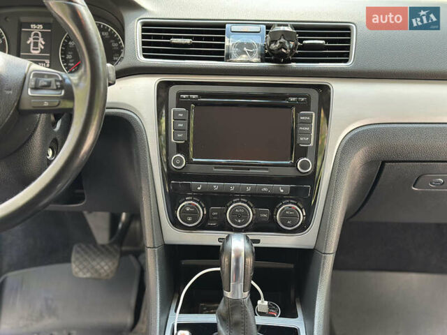 Белый Фольксваген Пассат, объемом двигателя 2.5 л и пробегом 264 тыс. км за 10950 $, фото 17 на Automoto.ua