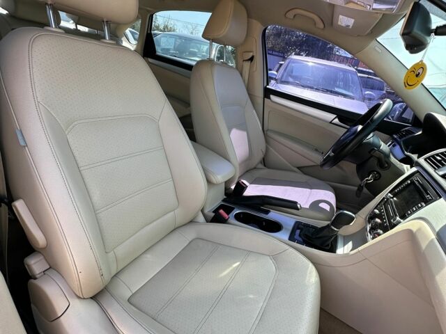 Белый Фольксваген Пассат, объемом двигателя 2.5 л и пробегом 247 тыс. км за 9200 $, фото 10 на Automoto.ua