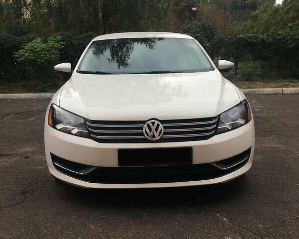 Белый Фольксваген Пассат, объемом двигателя 2.5 л и пробегом 193 тыс. км за 10200 $, фото 4 на Automoto.ua