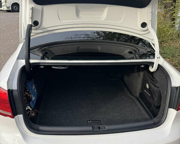 Белый Фольксваген Пассат, объемом двигателя 1.97 л и пробегом 189 тыс. км за 11500 $, фото 11 на Automoto.ua