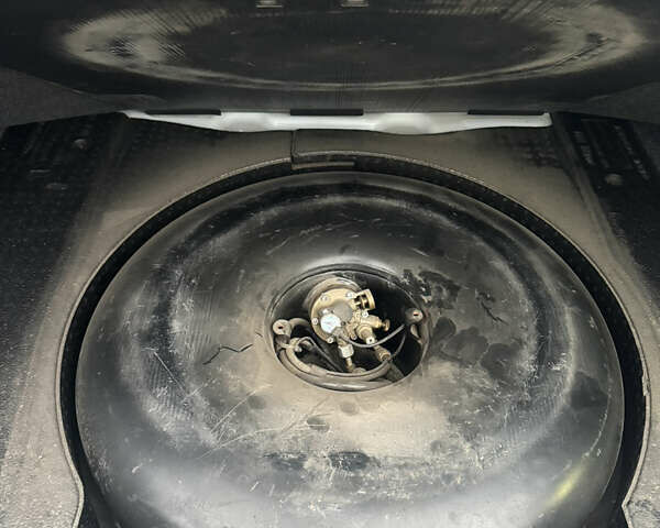 Білий Фольксваген Пассат, об'ємом двигуна 2.5 л та пробігом 201 тис. км за 10400 $, фото 9 на Automoto.ua