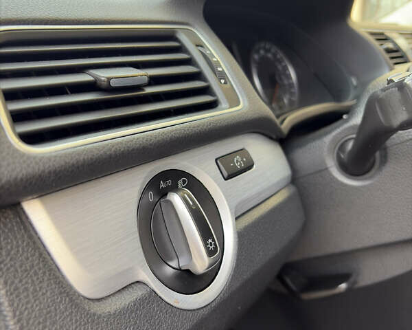 Білий Фольксваген Пассат, об'ємом двигуна 2.48 л та пробігом 237 тис. км за 9500 $, фото 21 на Automoto.ua