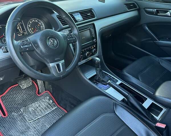 Білий Фольксваген Пассат, об'ємом двигуна 2.5 л та пробігом 249 тис. км за 9500 $, фото 16 на Automoto.ua