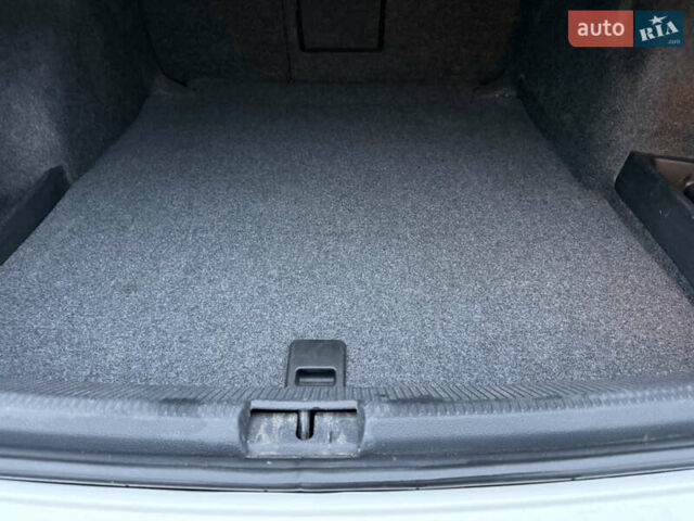 Белый Фольксваген Пассат, объемом двигателя 2 л и пробегом 166 тыс. км за 11700 $, фото 43 на Automoto.ua