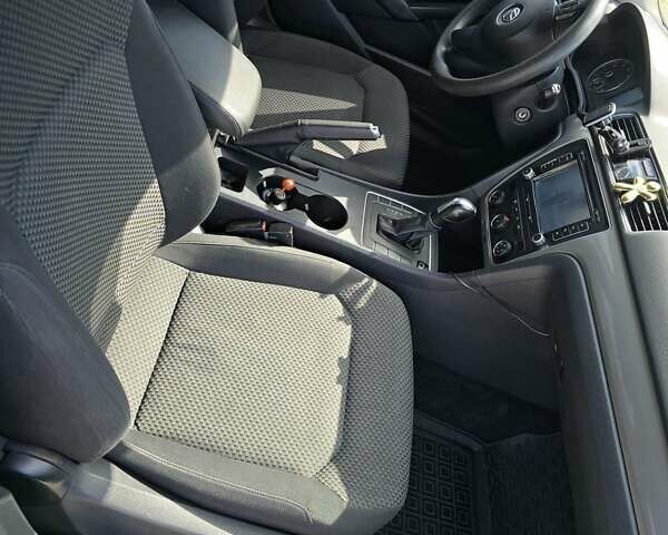 Белый Фольксваген Пассат, объемом двигателя 2.5 л и пробегом 155 тыс. км за 11500 $, фото 23 на Automoto.ua