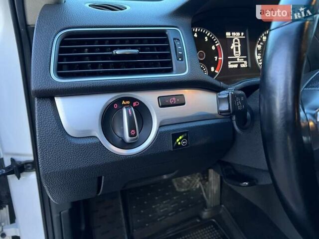 Белый Фольксваген Пассат, объемом двигателя 2.5 л и пробегом 231 тыс. км за 11700 $, фото 8 на Automoto.ua