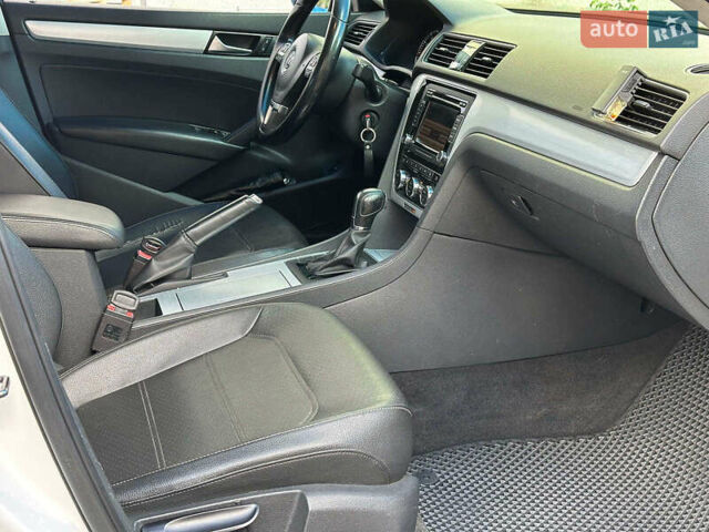 Білий Фольксваген Пассат, об'ємом двигуна 2.5 л та пробігом 277 тис. км за 9440 $, фото 22 на Automoto.ua