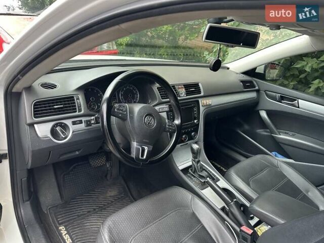 Белый Фольксваген Пассат, объемом двигателя 2.5 л и пробегом 270 тыс. км за 8799 $, фото 20 на Automoto.ua