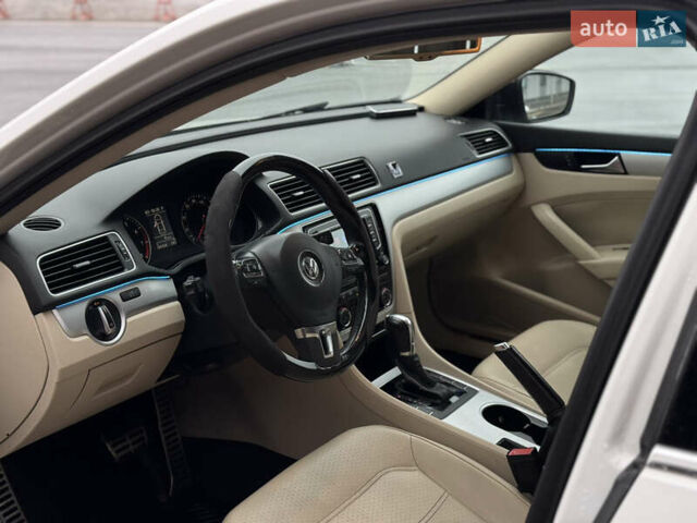 Белый Фольксваген Пассат, объемом двигателя 2.5 л и пробегом 188 тыс. км за 10590 $, фото 21 на Automoto.ua