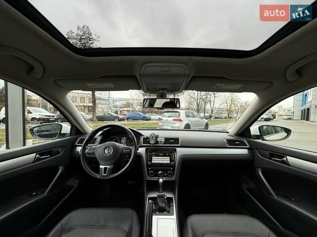 Білий Фольксваген Пассат, об'ємом двигуна 2.5 л та пробігом 239 тис. км за 9300 $, фото 8 на Automoto.ua