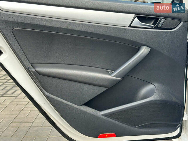 Білий Фольксваген Пассат, об'ємом двигуна 2.5 л та пробігом 277 тис. км за 9440 $, фото 16 на Automoto.ua