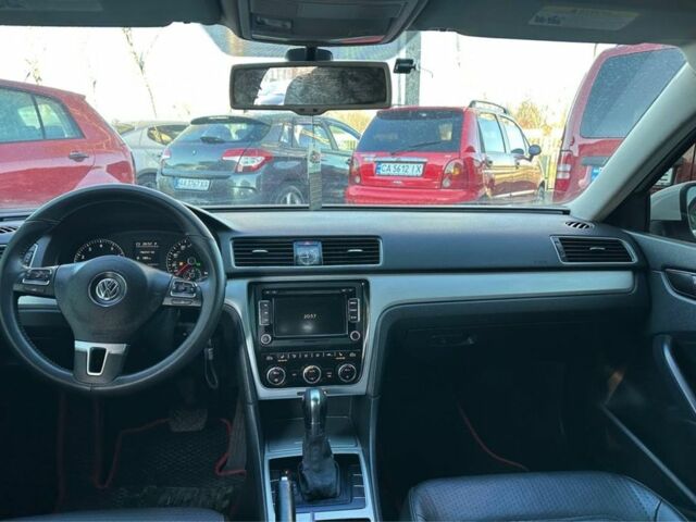 Білий Фольксваген Пассат, об'ємом двигуна 2.5 л та пробігом 249 тис. км за 9500 $, фото 7 на Automoto.ua