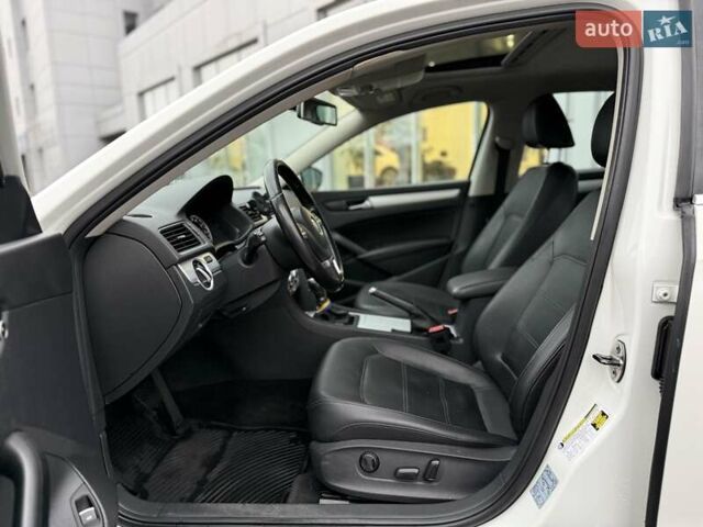 Білий Фольксваген Пассат, об'ємом двигуна 2.5 л та пробігом 239 тис. км за 9300 $, фото 14 на Automoto.ua