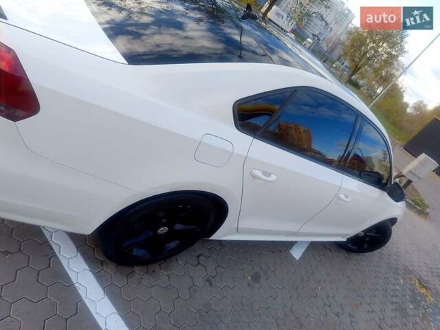 Фольксваген Пассат 2012 в Киеве на Automoto.ua Белый Фольксваген Пассат, объемом двигателя 2.48 л и пробегом 300 тыс. км за 8900 $, фото 5 на Automoto.ua