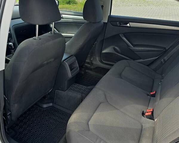 Белый Фольксваген Пассат, объемом двигателя 2.5 л и пробегом 155 тыс. км за 11500 $, фото 24 на Automoto.ua