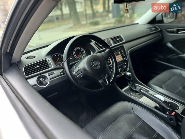 Білий Фольксваген Пассат, об'ємом двигуна 2.5 л та пробігом 322 тис. км за 9999 $, фото 17 на Automoto.ua