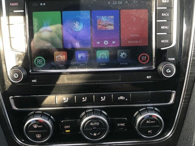 Белый Фольксваген Пассат, объемом двигателя 2.5 л и пробегом 185 тыс. км за 8600 $, фото 4 на Automoto.ua