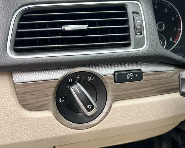 Белый Фольксваген Пассат, объемом двигателя 3.6 л и пробегом 136 тыс. км за 10000 $, фото 16 на Automoto.ua