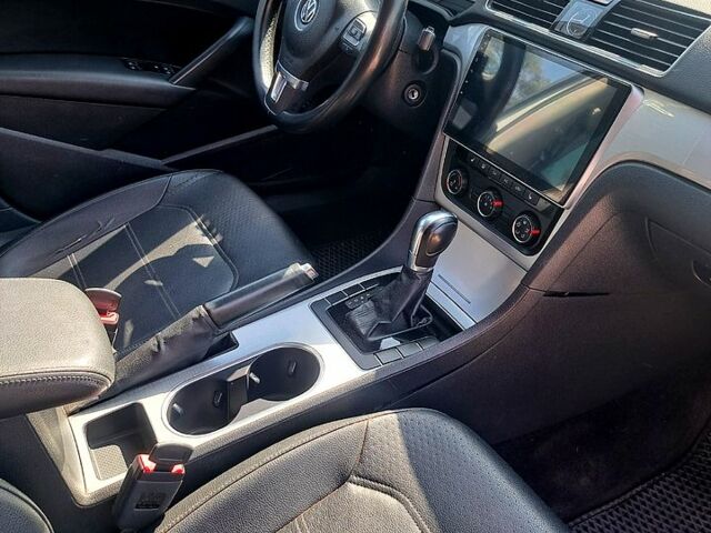 Белый Фольксваген Пассат, объемом двигателя 2.5 л и пробегом 226 тыс. км за 8900 $, фото 5 на Automoto.ua