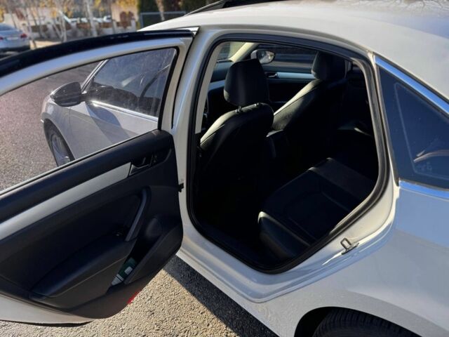 Білий Фольксваген Пассат, об'ємом двигуна 2.5 л та пробігом 173 тис. км за 8200 $, фото 14 на Automoto.ua