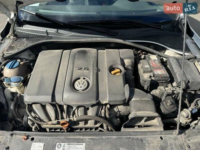 Белый Фольксваген Пассат, объемом двигателя 2.5 л и пробегом 270 тыс. км за 8799 $, фото 27 на Automoto.ua