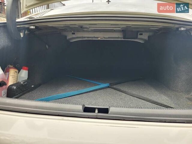 Белый Фольксваген Пассат, объемом двигателя 2.48 л и пробегом 173 тыс. км за 12300 $, фото 4 на Automoto.ua