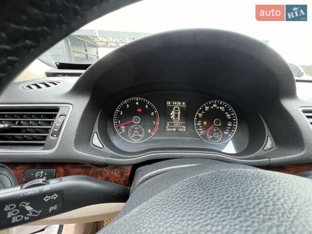 Білий Фольксваген Пассат, об'ємом двигуна 2.48 л та пробігом 267 тис. км за 11000 $, фото 15 на Automoto.ua